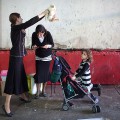 Bnei Brak (Izrael) Jom Kippur előtt a tyúkok a bűnbakok.